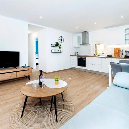 Otto Apartment With Sea View And Parking Ровинь Экстерьер фото