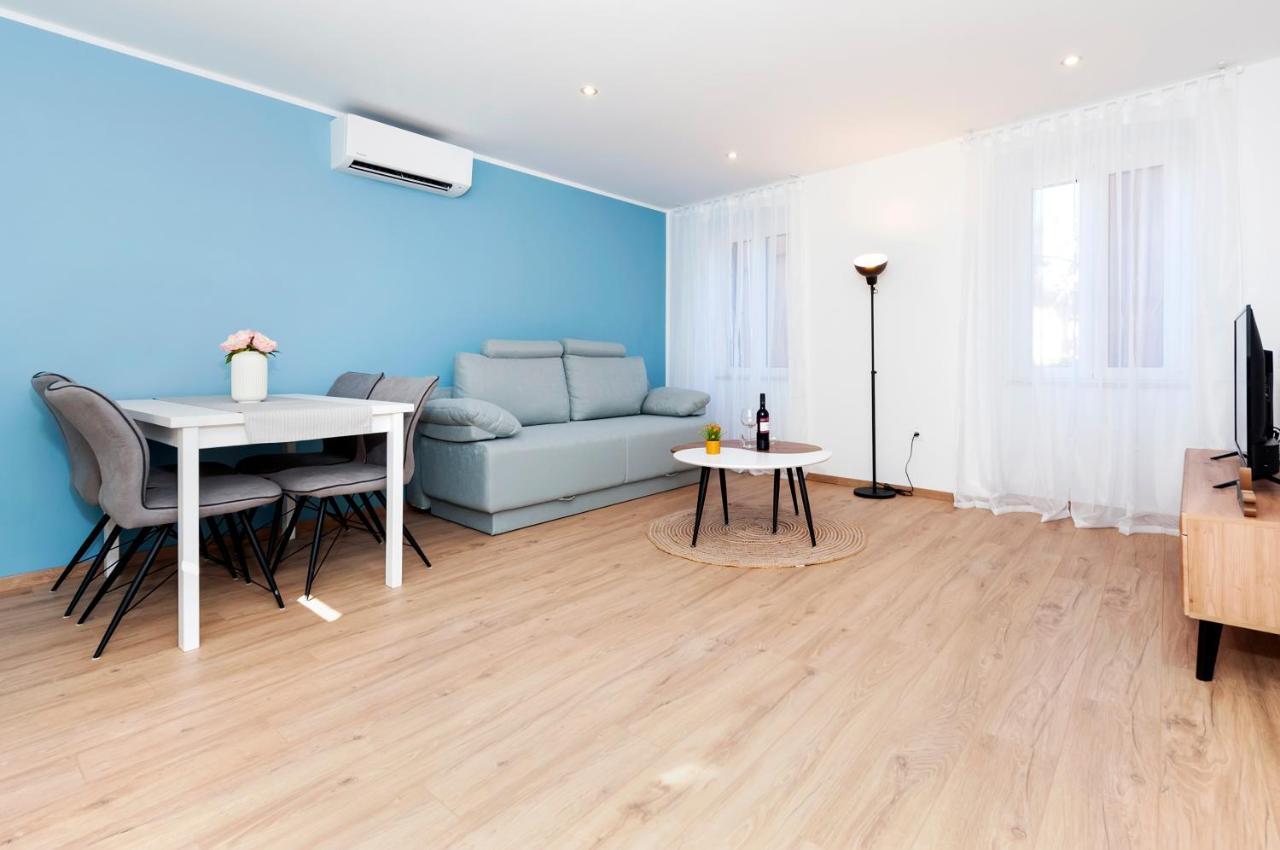 Otto Apartment With Sea View And Parking Ровинь Экстерьер фото