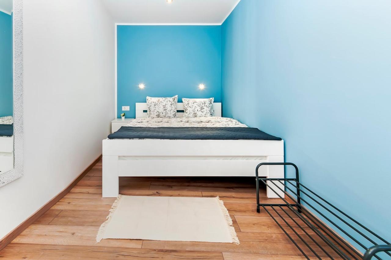 Otto Apartment With Sea View And Parking Ровинь Экстерьер фото