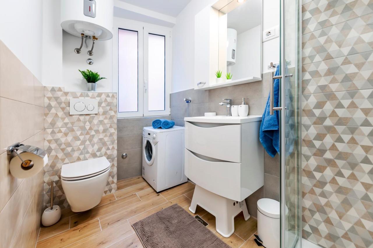 Otto Apartment With Sea View And Parking Ровинь Экстерьер фото