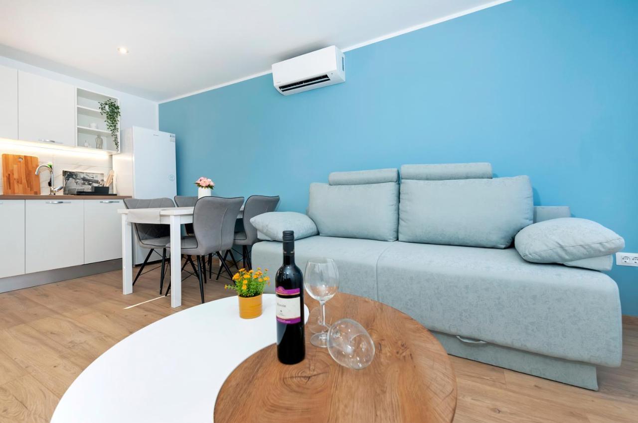 Otto Apartment With Sea View And Parking Ровинь Экстерьер фото